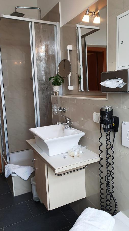 Hotel Atlas Halle Halle  Bagian luar foto