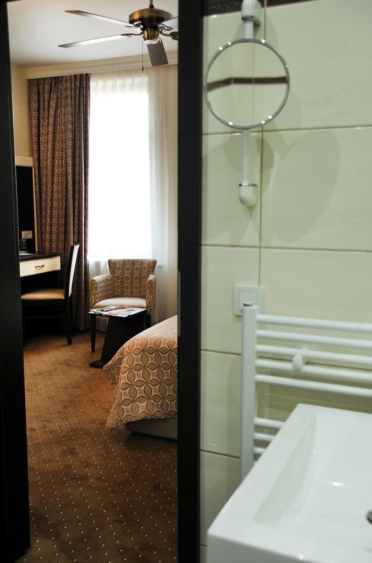 Hotel Atlas Halle Halle  Bagian luar foto