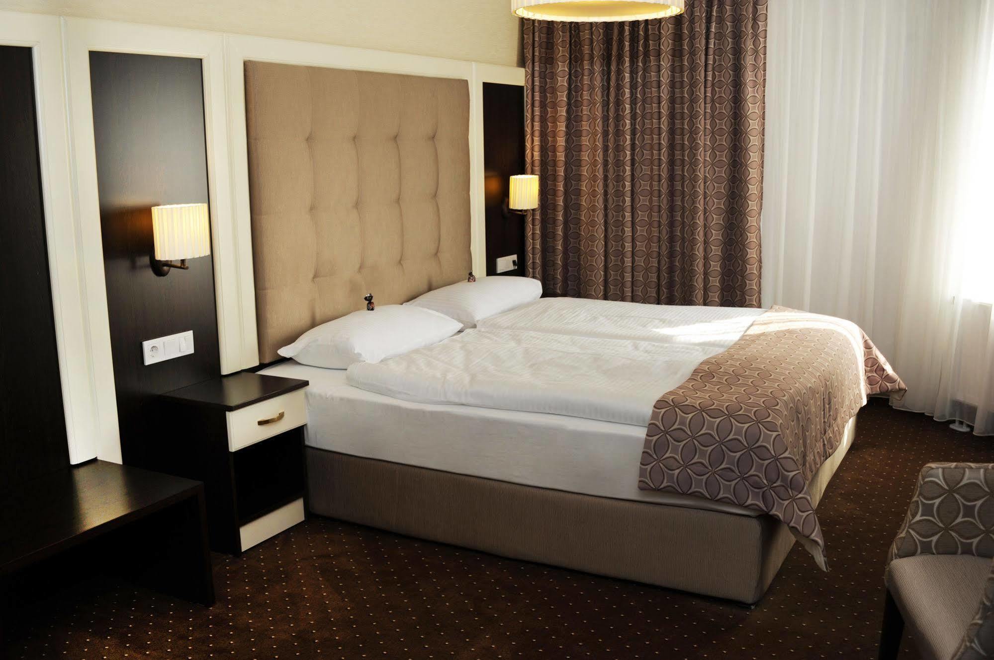 Hotel Atlas Halle Halle  Bagian luar foto