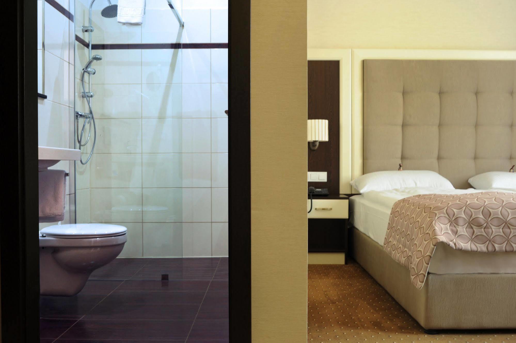 Hotel Atlas Halle Halle  Bagian luar foto
