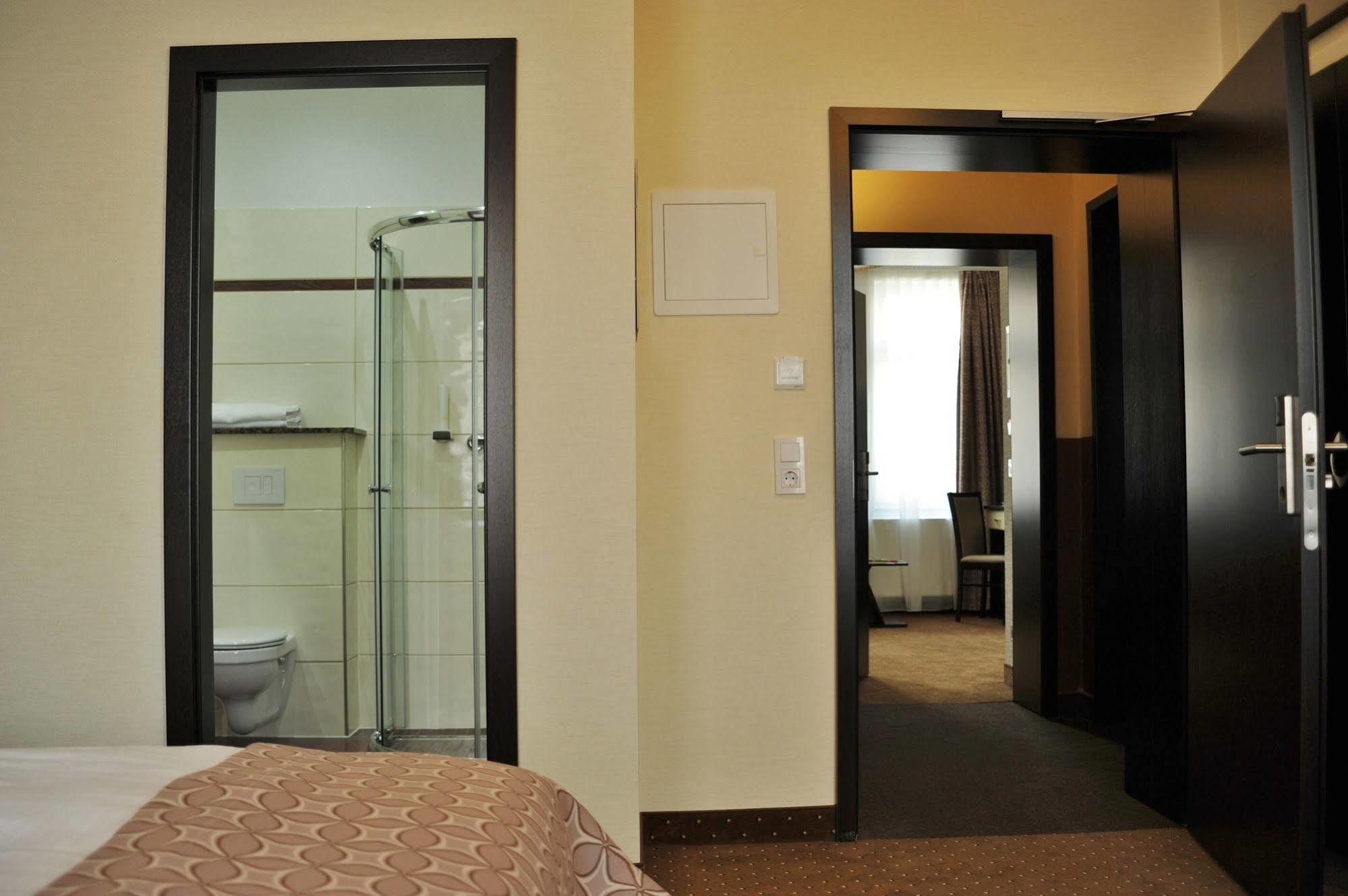 Hotel Atlas Halle Halle  Bagian luar foto